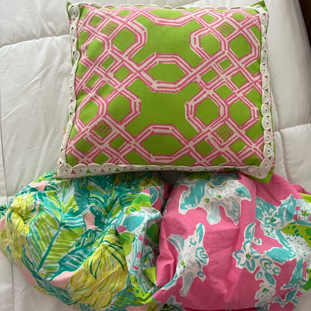 Lilly Pulitzer accent pillow and 2 crib sheets. Washed - VGUC.